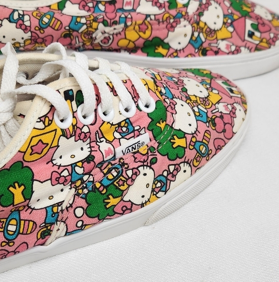 Vans × Hello Kitty Low Top Sneakers - Picture 9 of 10